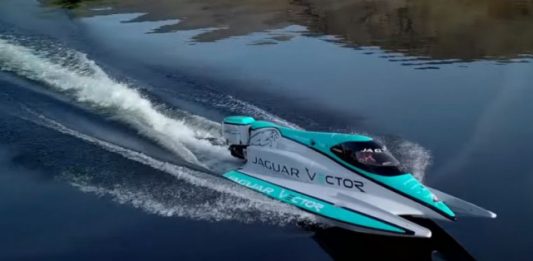 Jaguar s’offre un record de vitesse avec un bateau 100% électrique