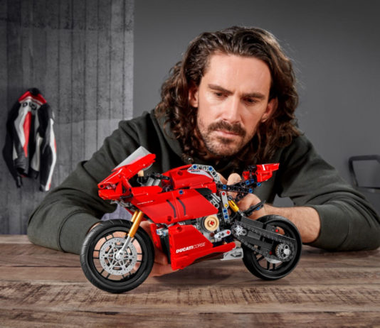 Lego Technic : La tant attendue DUCATI PANIGALE V4 R