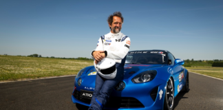 ALPINE Europa Cup : le comédien Stéphane De Groodt remet ses gants de pilotage